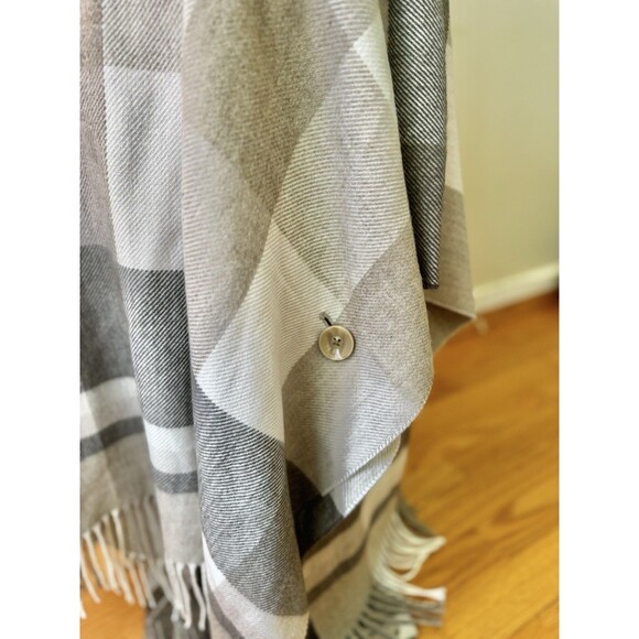 Fraas Gray White Beige Plaid Knit Cowl Neck Blanket Fringed Poncho OS - Picture 9 of 13